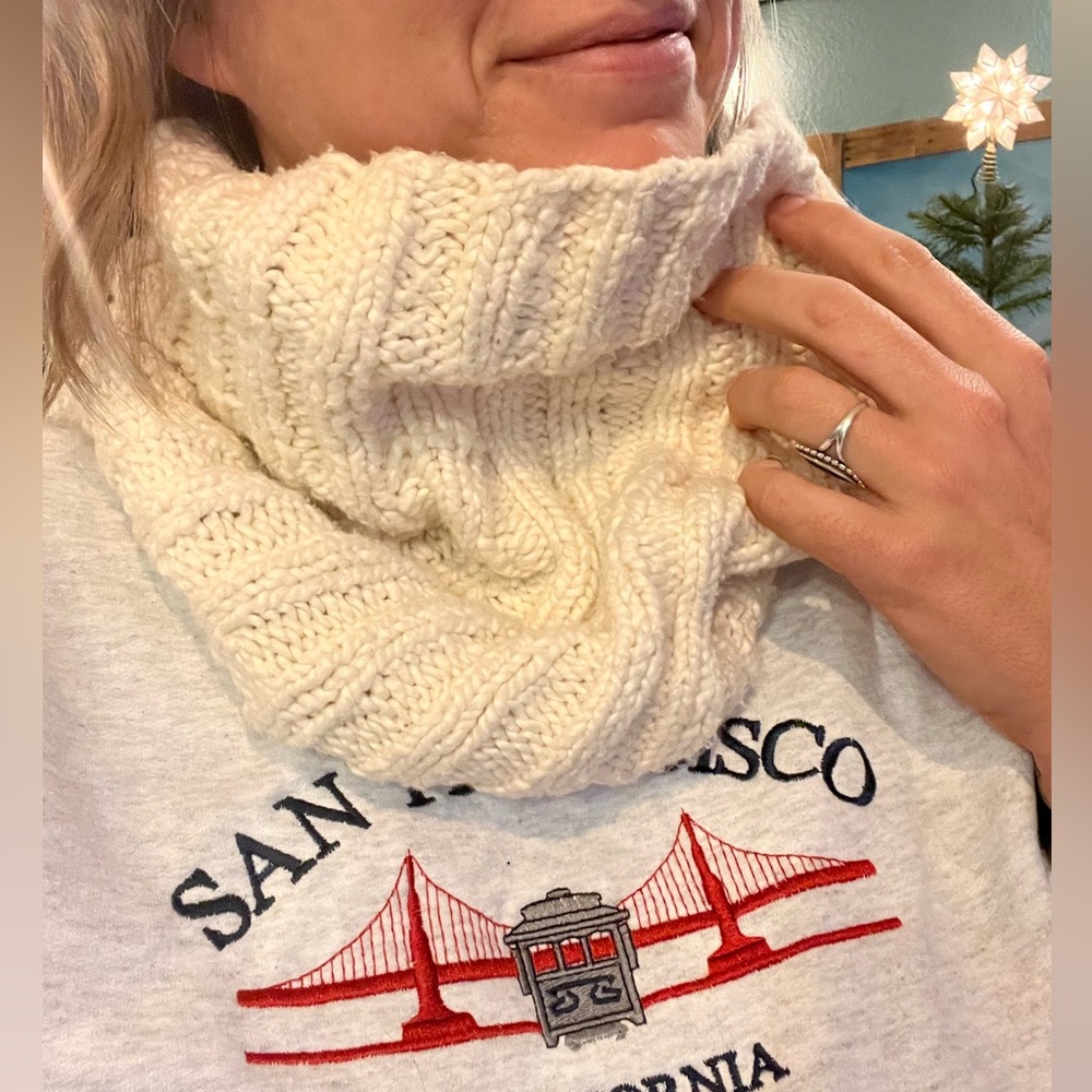 Knit / crocheted infinity scarf